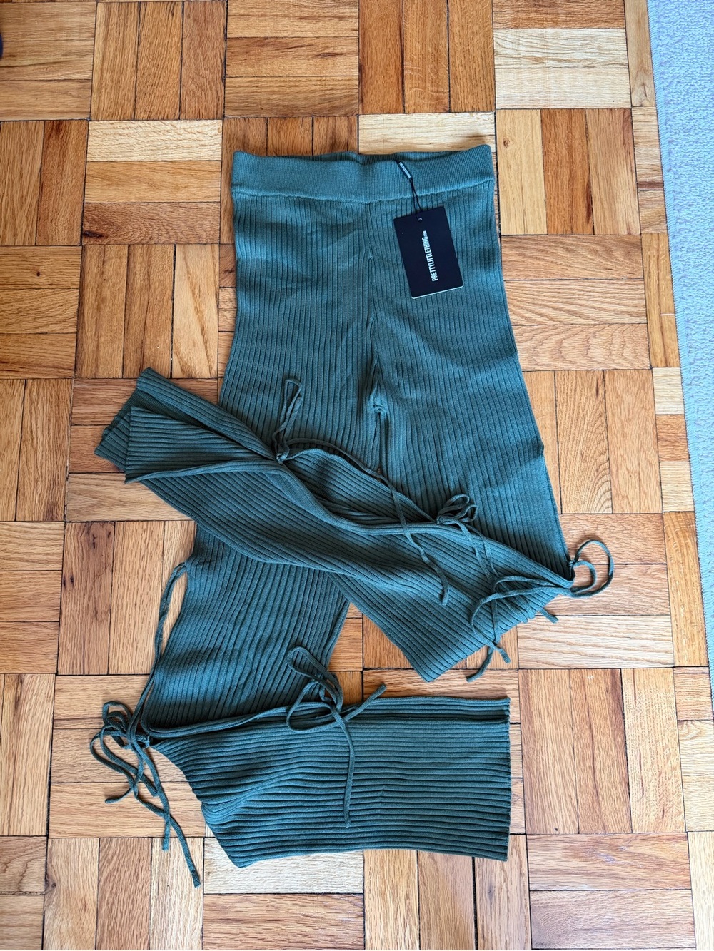 PrettyLittleThing Green Ribbed Tie Detail Jumpsuit